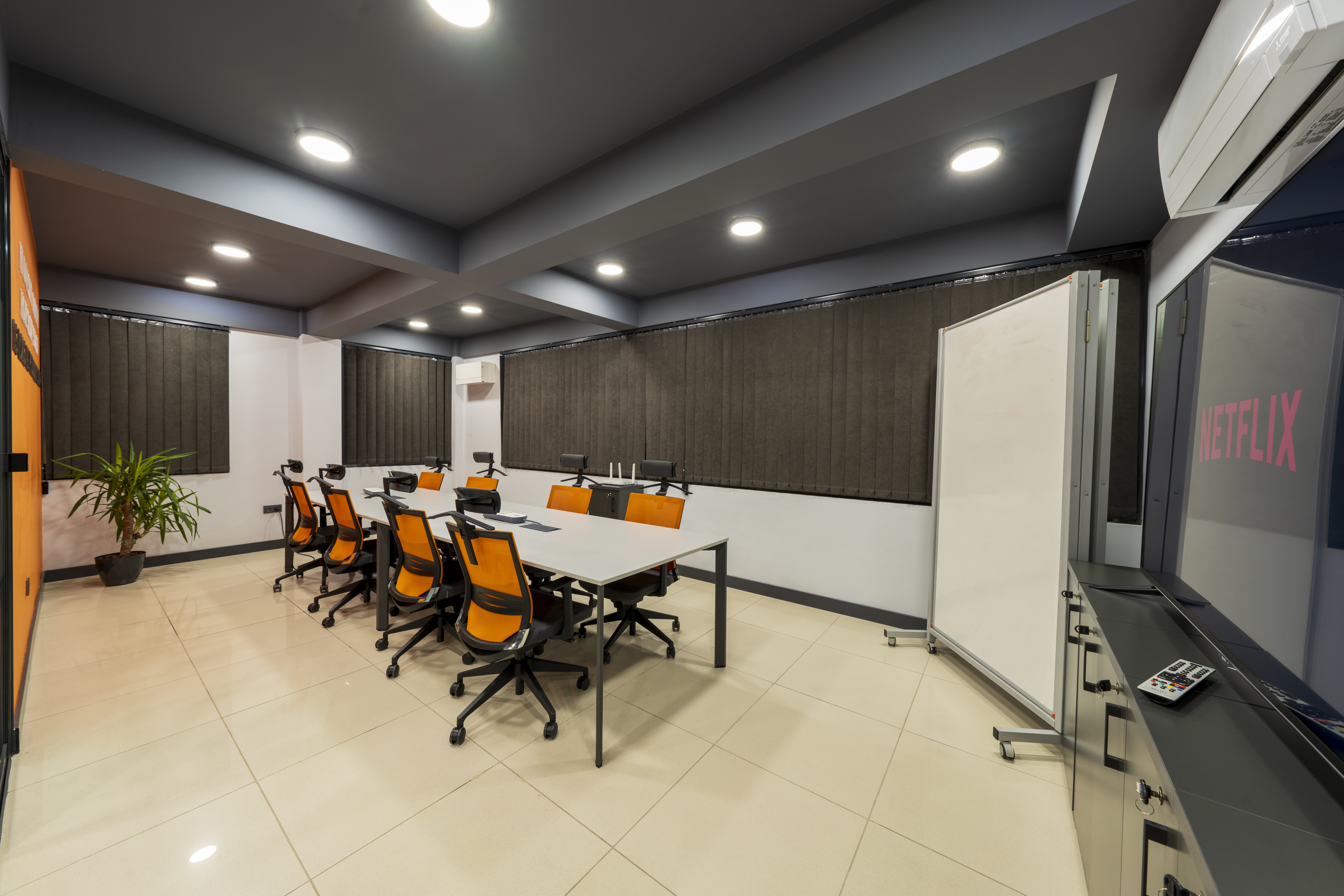    Elevate creativity and productivity with your team at Hipokampus.