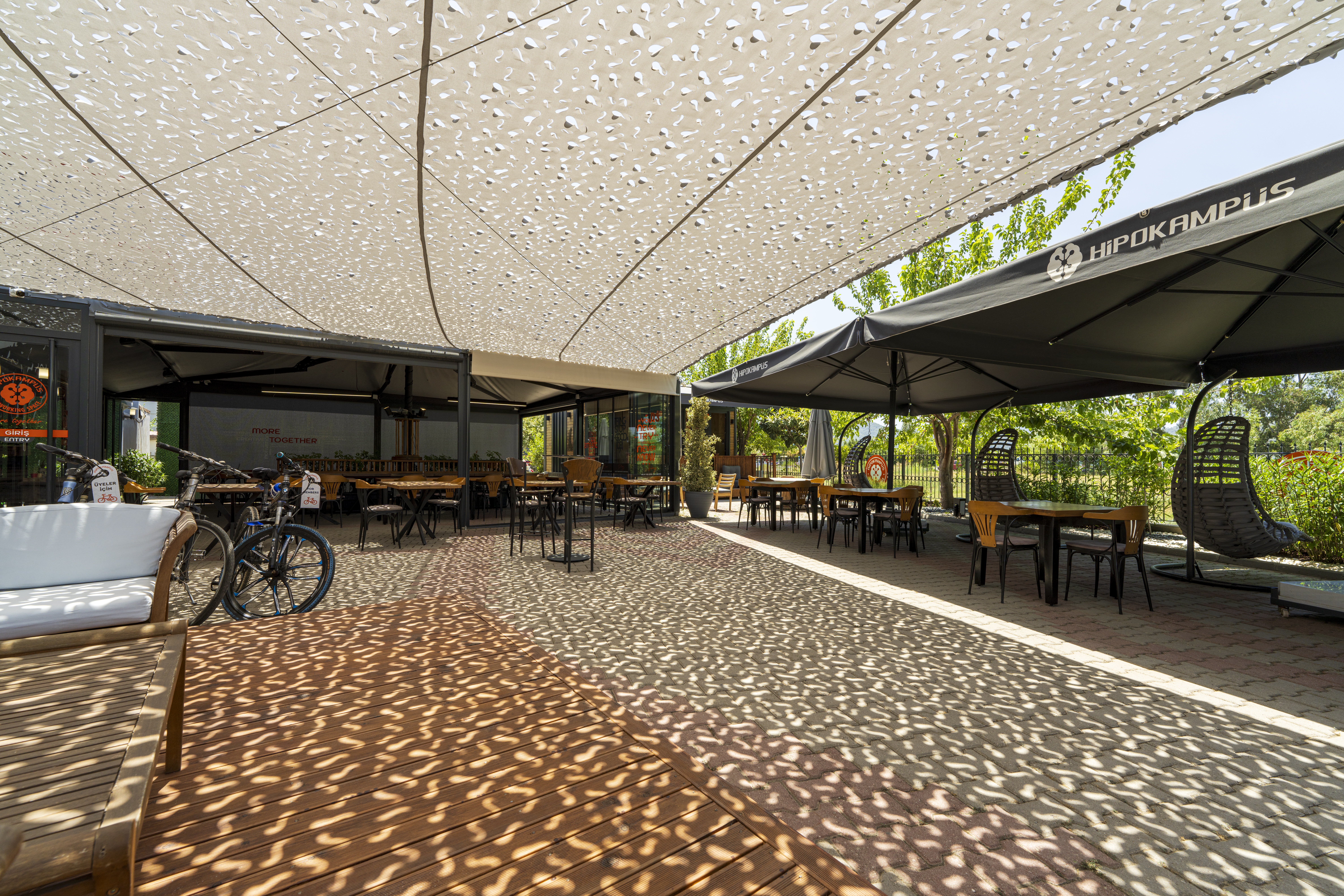 Make your events and meetings unforgettable at Hipokampus.